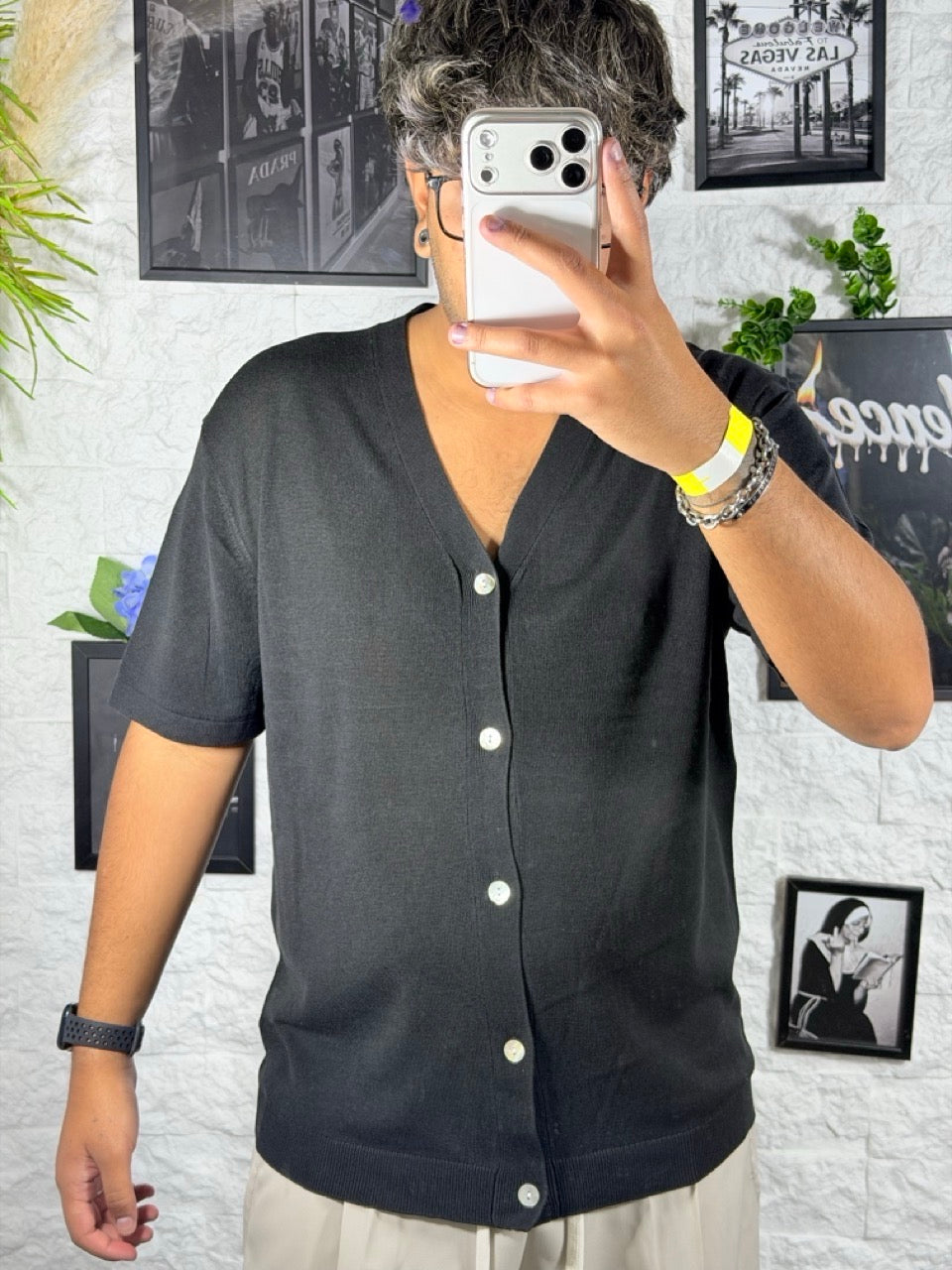 Cardigan nero in filo a mezza manica con bottoni