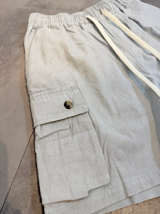 Bermuda cargo grigio chiaro con tasche laterali e laccio 10-16 anni