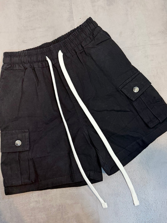 Bermuda cargo nero con tasche laterali e laccio 10-16 anni