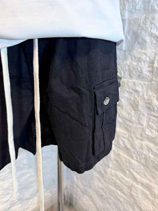 Bermuda cargo nero con tasche laterali e laccio 10-16 anni