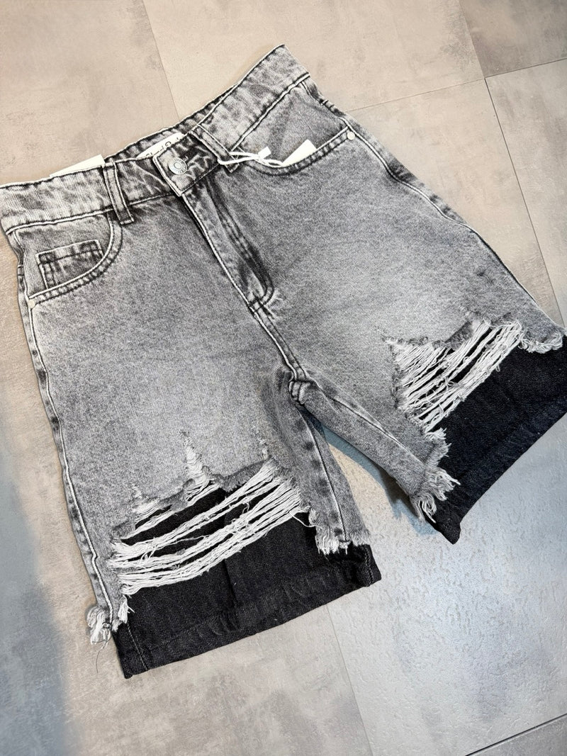 Jeans bermuda grigio slavato con strappi e fondo sfrangiato - 6-16 anni