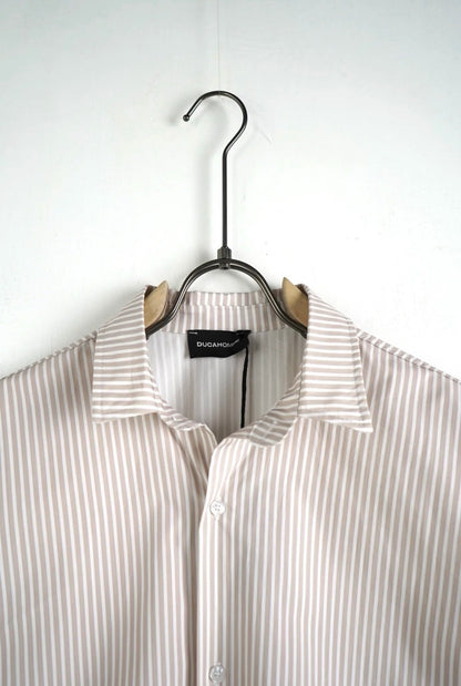 Camicia beige a righe verticali a manica corta