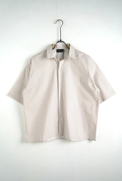 Camicia beige a righe verticali a manica corta