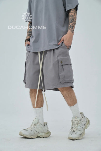 Jeans bermuda cargo grigio chiaro con tasche laterali e laccio lungo