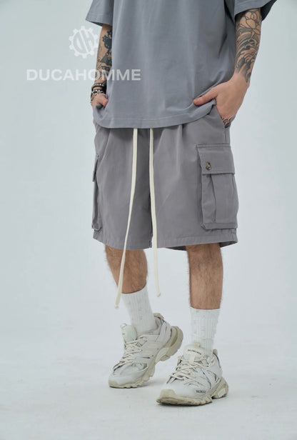 Jeans bermuda cargo grigio chiaro con tasche laterali e laccio lungo