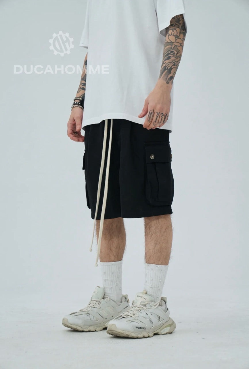Jeans bermuda cargo nero con tasche laterali e laccio lungo