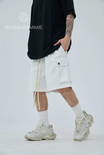 Jeans bermuda cargo bianco con tasche laterali e laccio lungo