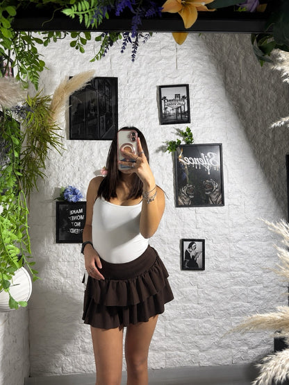 Gonna corta elasticizzata con culotte integrate e doppia balza