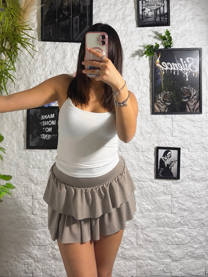 Gonna corta elasticizzata con culotte integrate e doppia balza