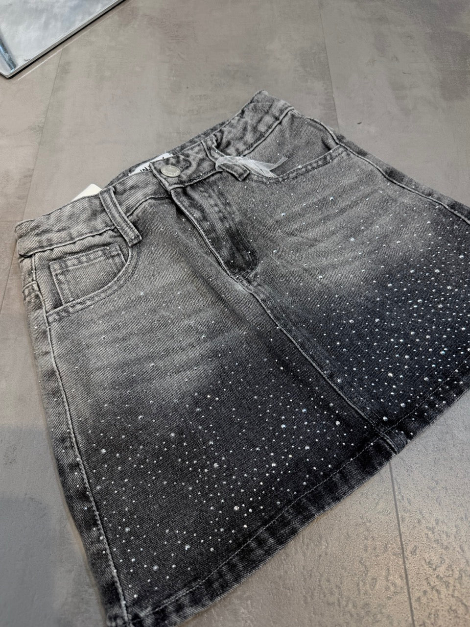 Gonna grigia slavata con strass a cascata e culotte 6-16 anni