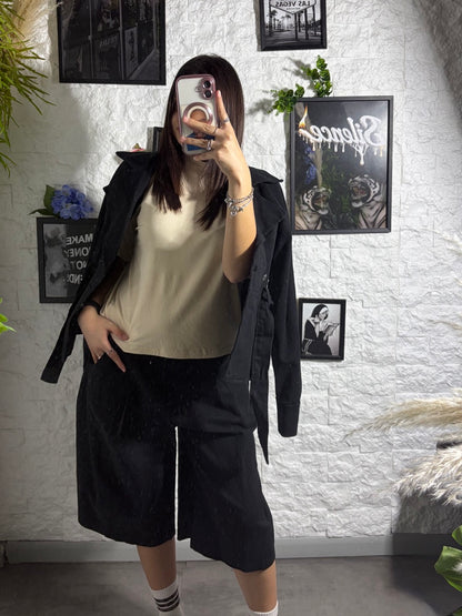 Completo in denim con giacca con laccio e bermuda