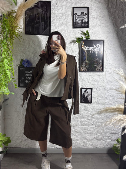 Completo in denim con giacca con laccio e bermuda