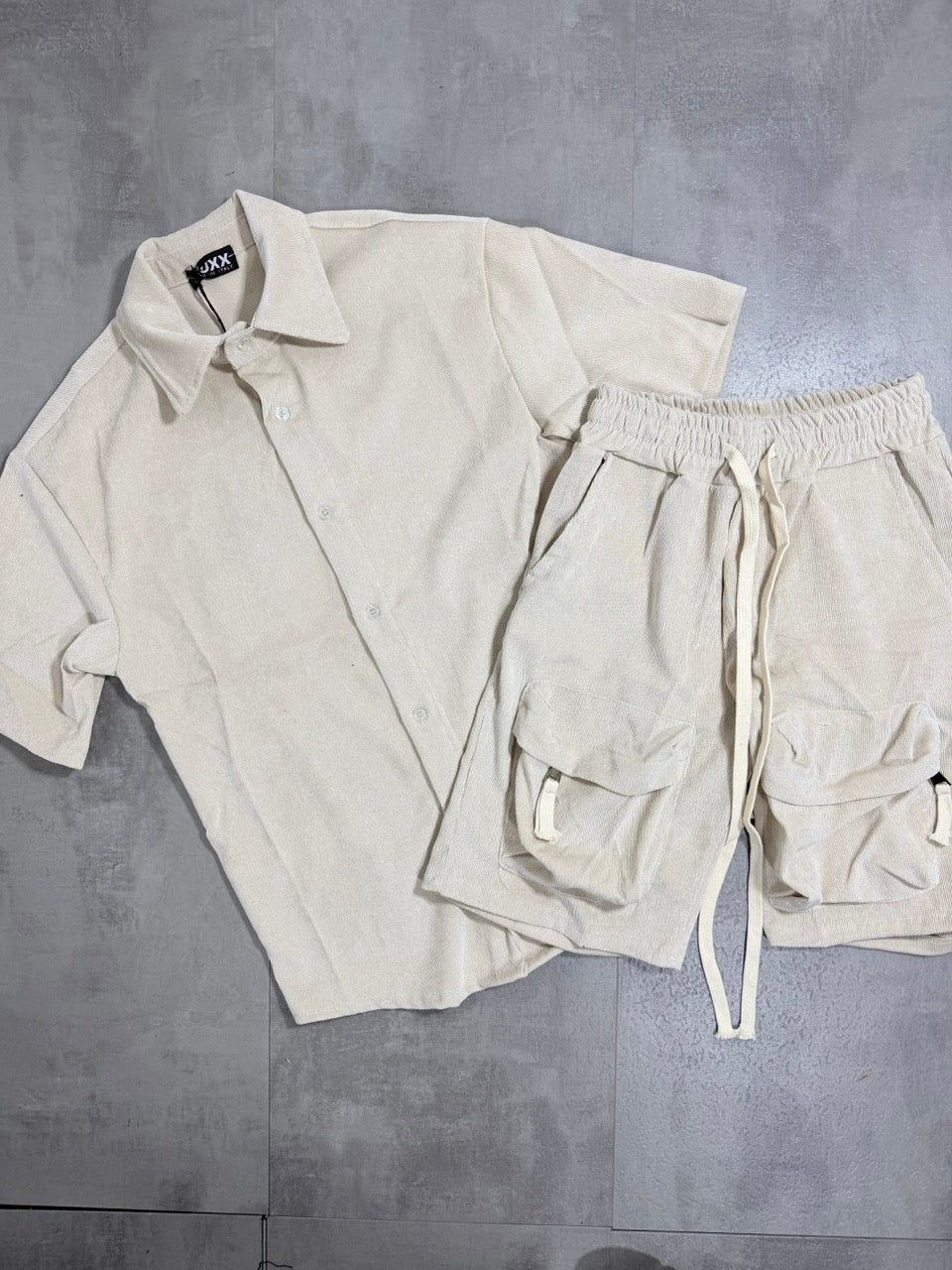 Completo beige millerighe con bermuda cargo 10-16 anni