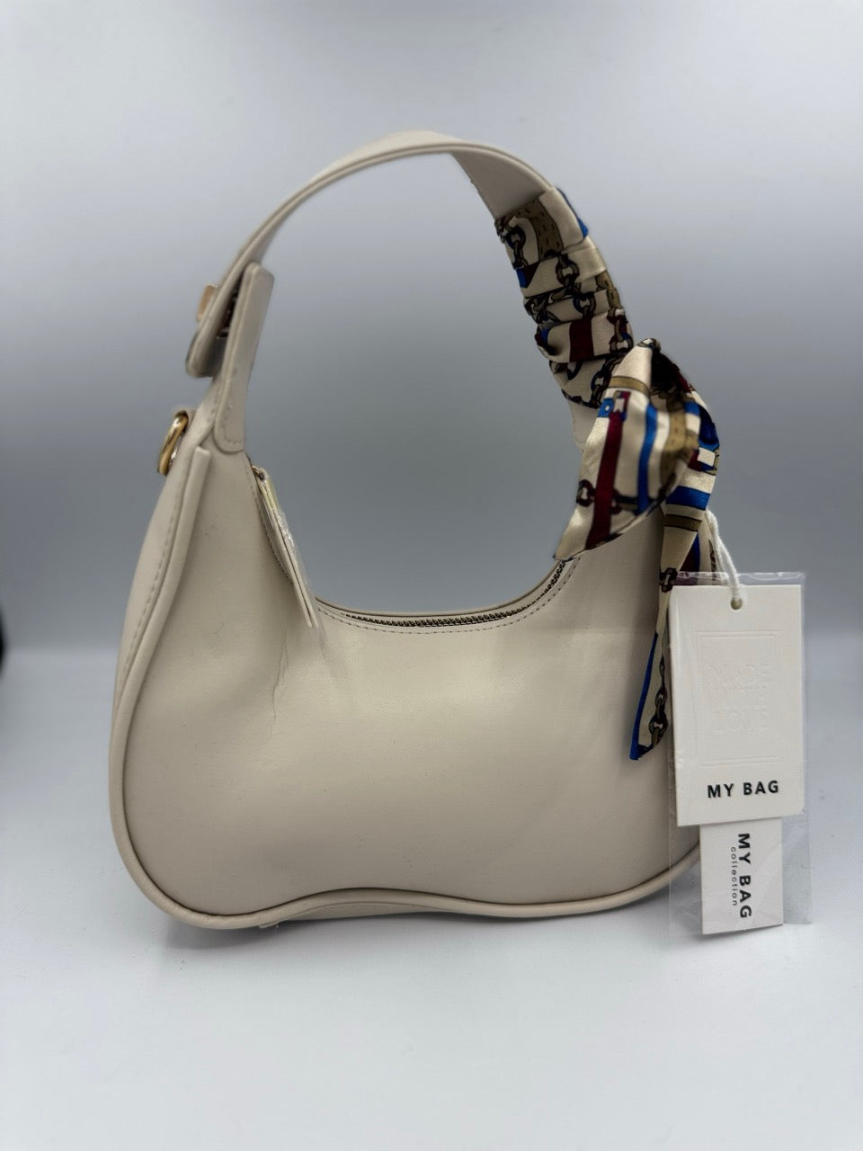 Borsa panna a spalla in ecopelle con foulard al manico e tasca zip