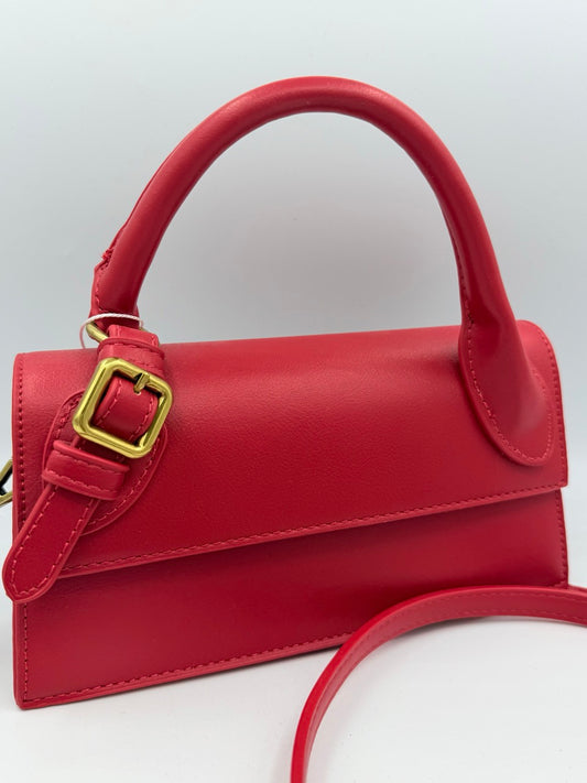Borsa rossa a mano in ecopelle con manico e fibbia dorata
