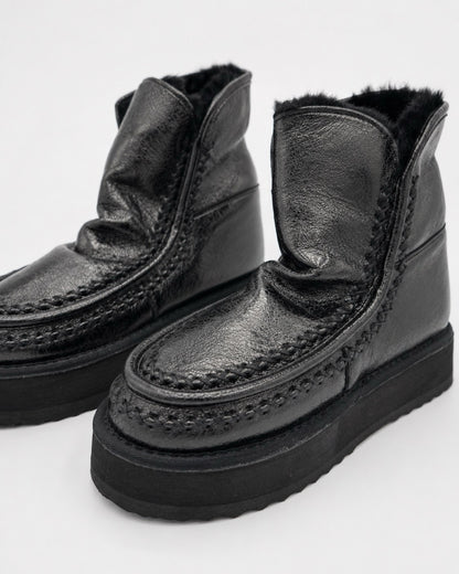 Stivaletto nero imbottito con cuciture a vista e platform