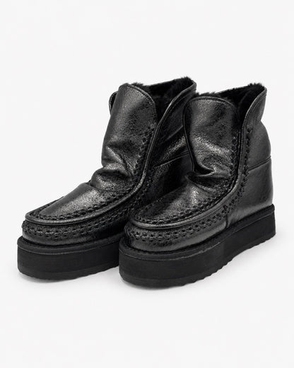 Stivaletto nero imbottito con cuciture a vista e platform