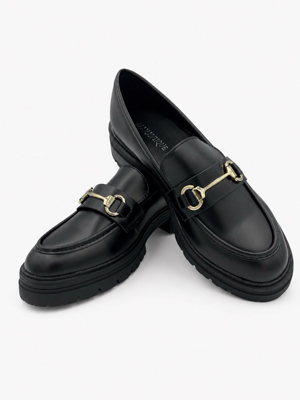 Mocassino nero con morsetto dorato e suola chunky