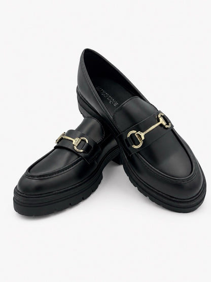 Mocassino nero con morsetto dorato e suola chunky