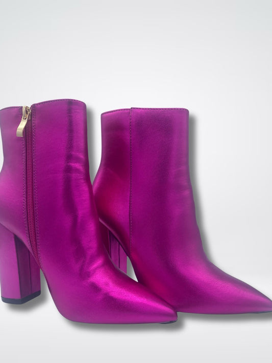 Tronchetto fucsia metallizzato con tacco alto e zip laterale