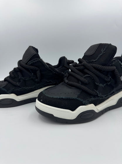 Sneakers nere con lacci maxi e dettagli effetto rovinato