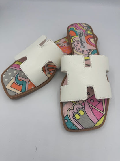 Ciabatta bianca con fascetta a H e plantare fantasia multicolor