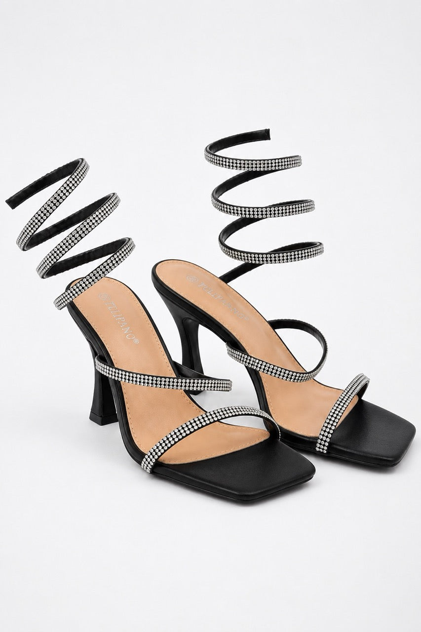Tacco nero con fascette strass e cinturino a spirale