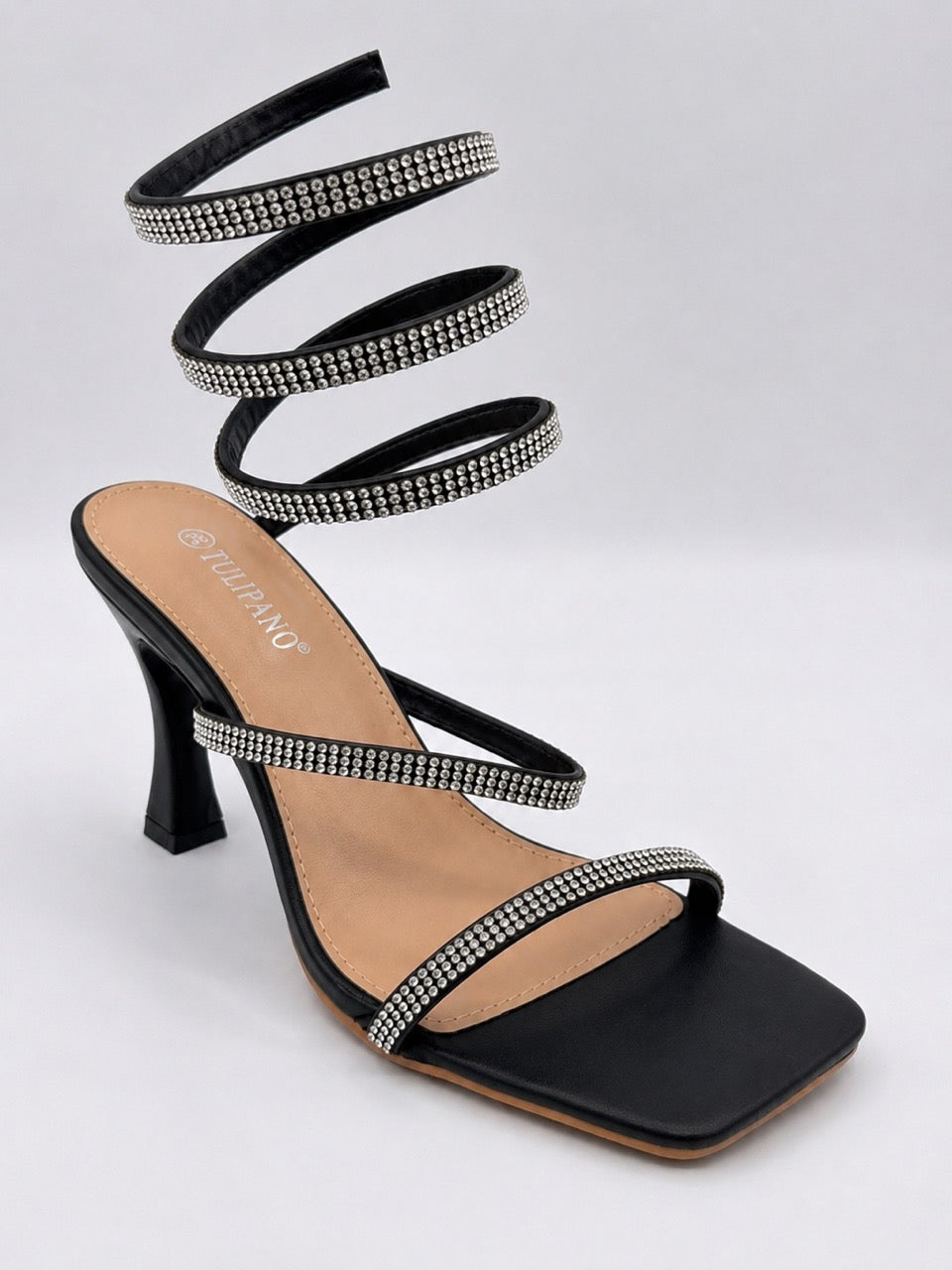Tacco nero con fascette strass e cinturino a spirale
