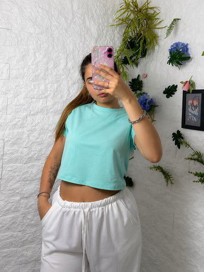 T-shirt crop-top a tinta unita con manica corta