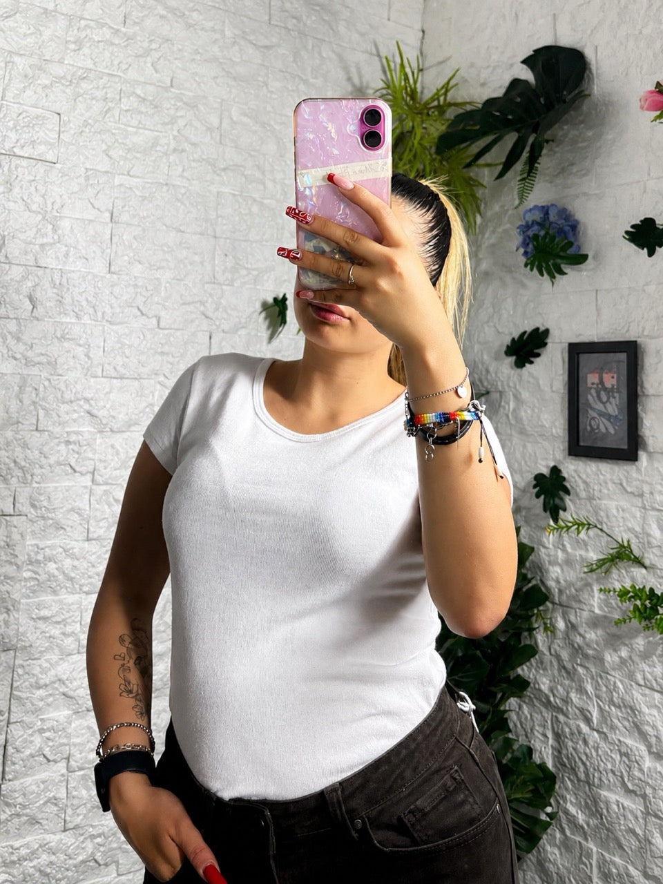 T-shirt aderente in tinta unita con manica corta