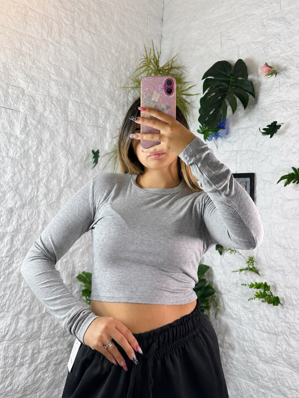 T-shirt crop top in tinta unita a manica lunga