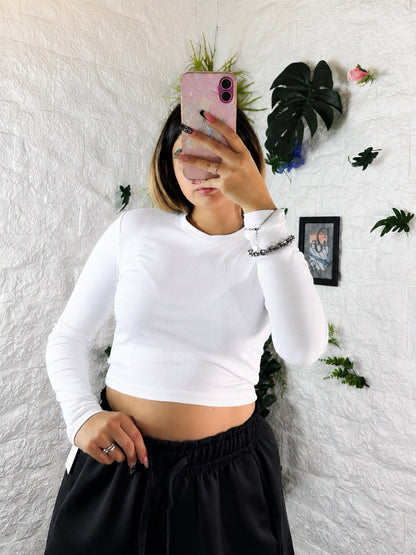 T-shirt crop top in tinta unita a manica lunga