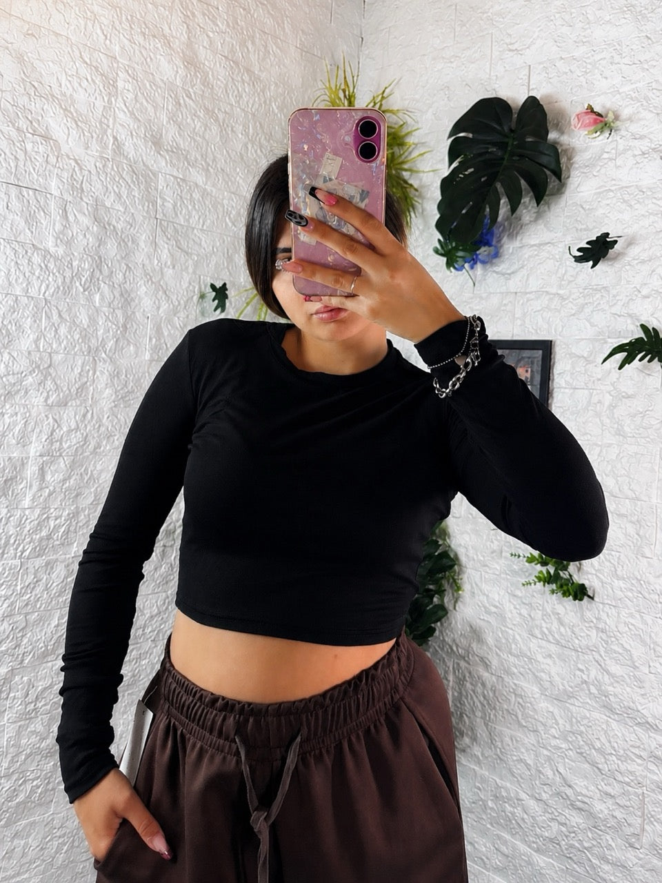 T-shirt crop top in tinta unita a manica lunga