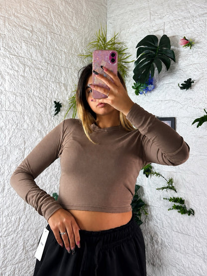 T-shirt crop top in tinta unita a manica lunga