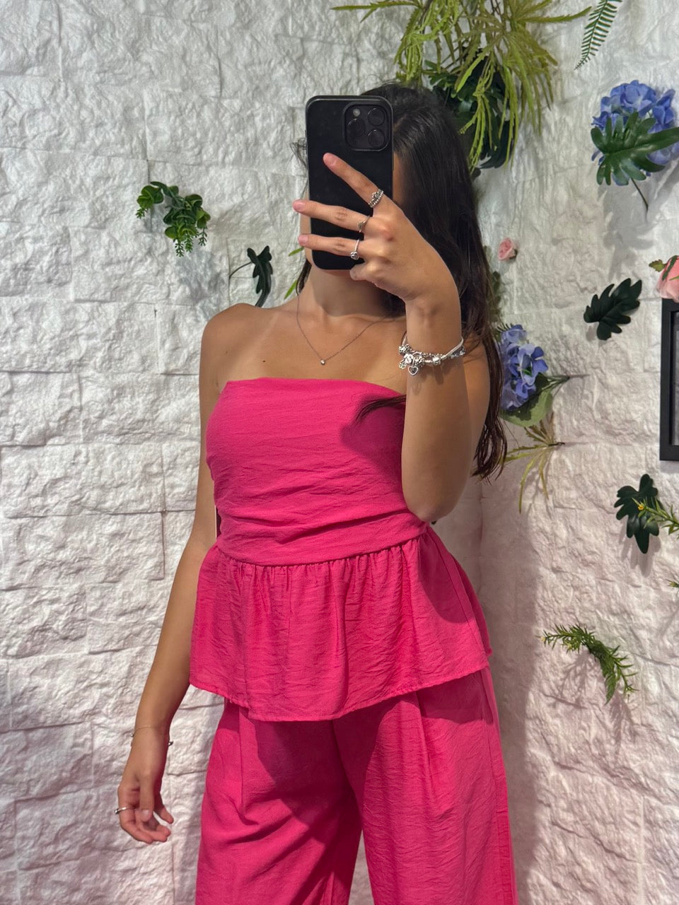 Top fucsia a fascia in simil lino con volant sul fondo