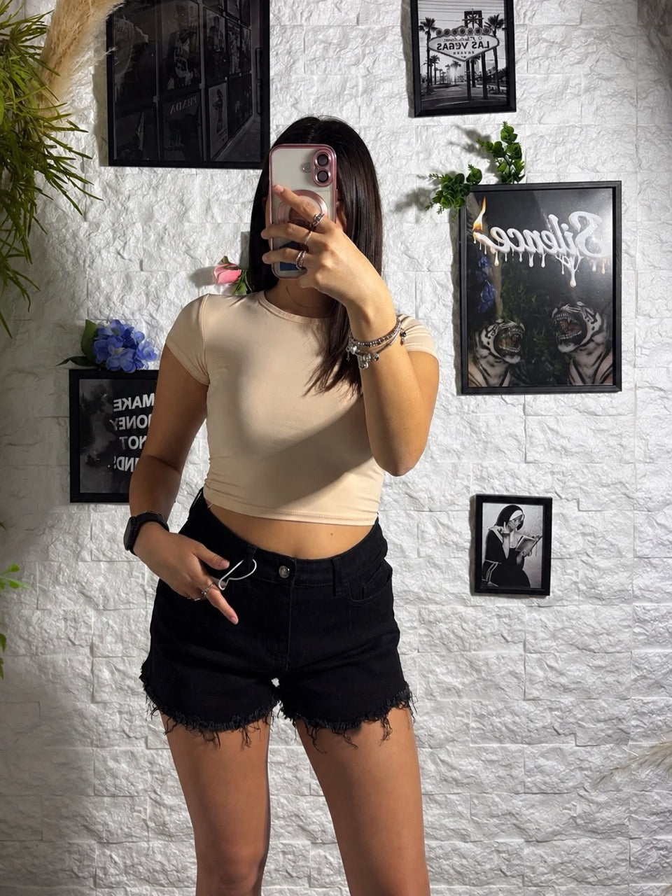 T-shirt crop aderente in tinta unita a manica corta