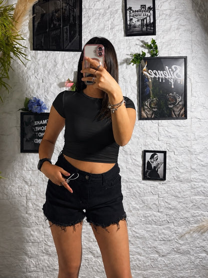 T-shirt crop aderente in tinta unita a manica corta
