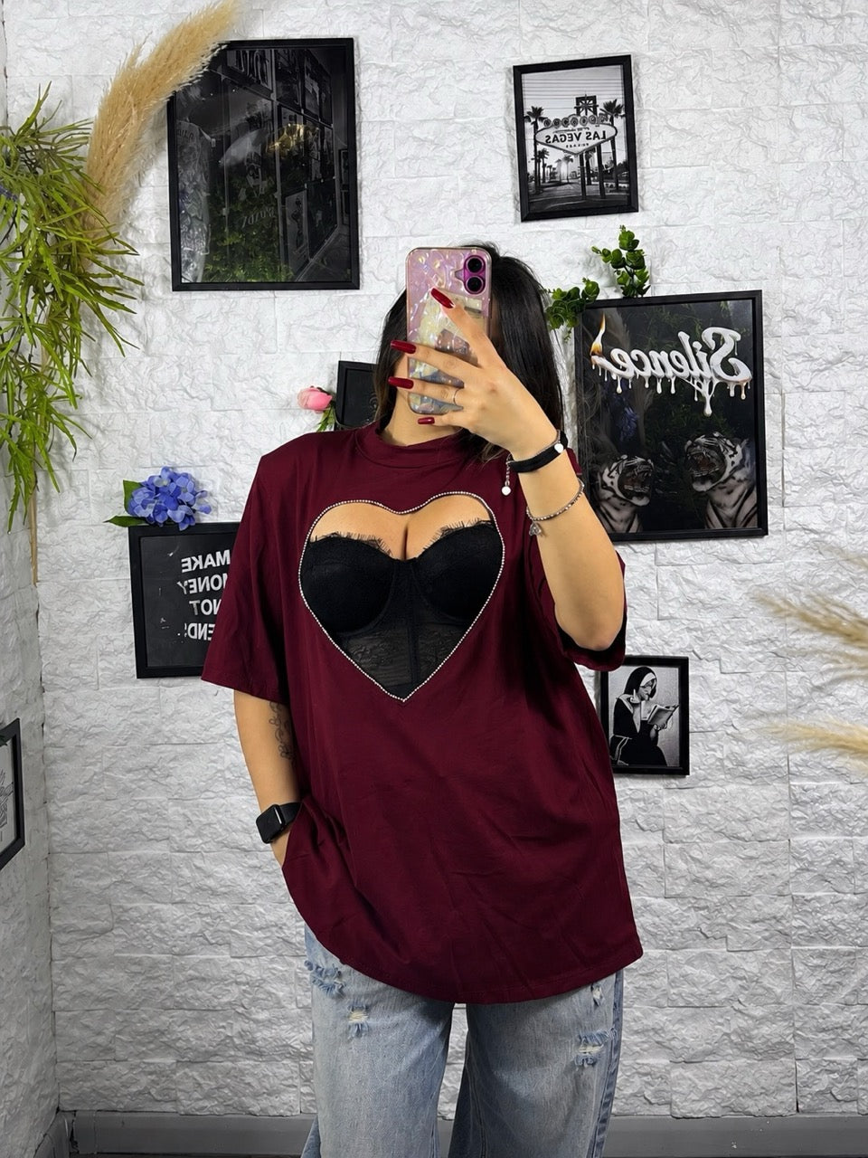 T-shirt in tinta unita con cuore cut-out e strass - OVERSIZE