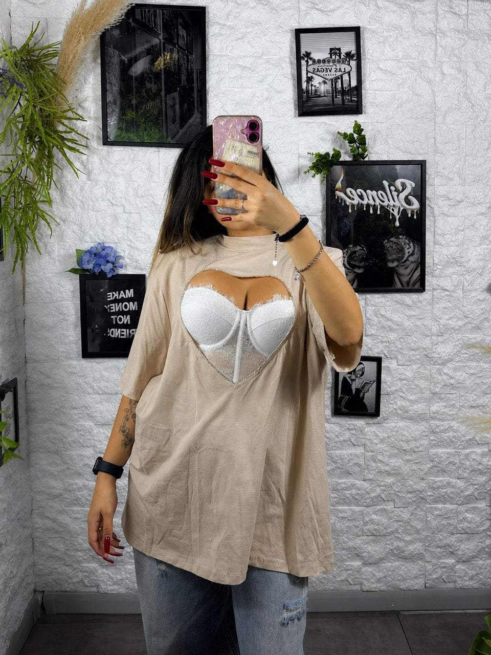 T-shirt in tinta unita con cuore cut-out e strass - OVERSIZE