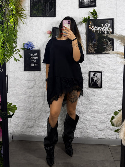T-shirt tinta unita con balza asimmetrica in raso e pizzo - OVERSIZE