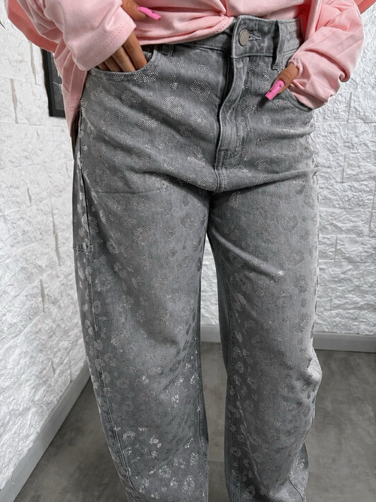 Jeans grigio in denim balloon con stampa maculata brillantinata