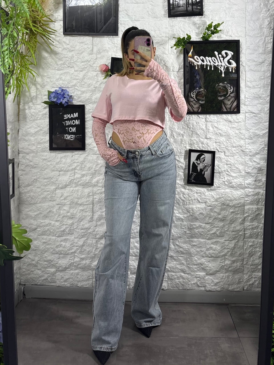 Jeans azzurro chiaro in denim baggy con tasca rosa glitterata