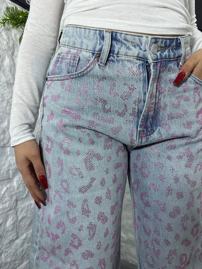Jeans azzurro chiaro in denim baggy con brillantini rosa animalier