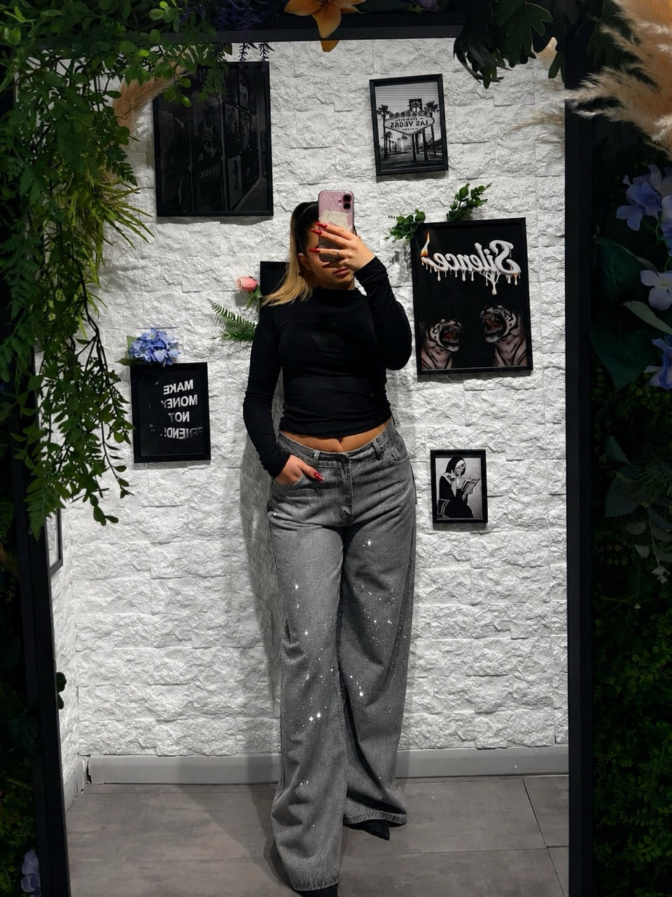 Jeans grigio slavato in denim wide leg con strass
