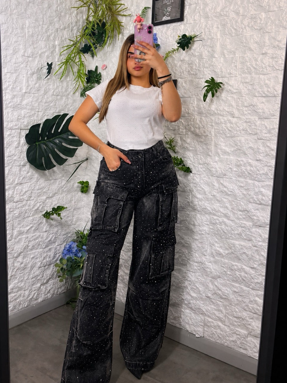 Jeans nero slavato in denim cargo a palazzo con brillantini