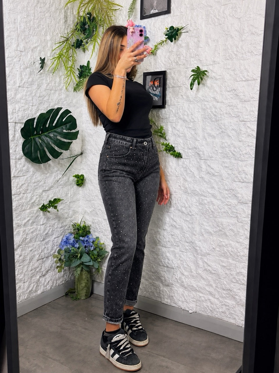 Jeans grigio slavato in denim slim con strass