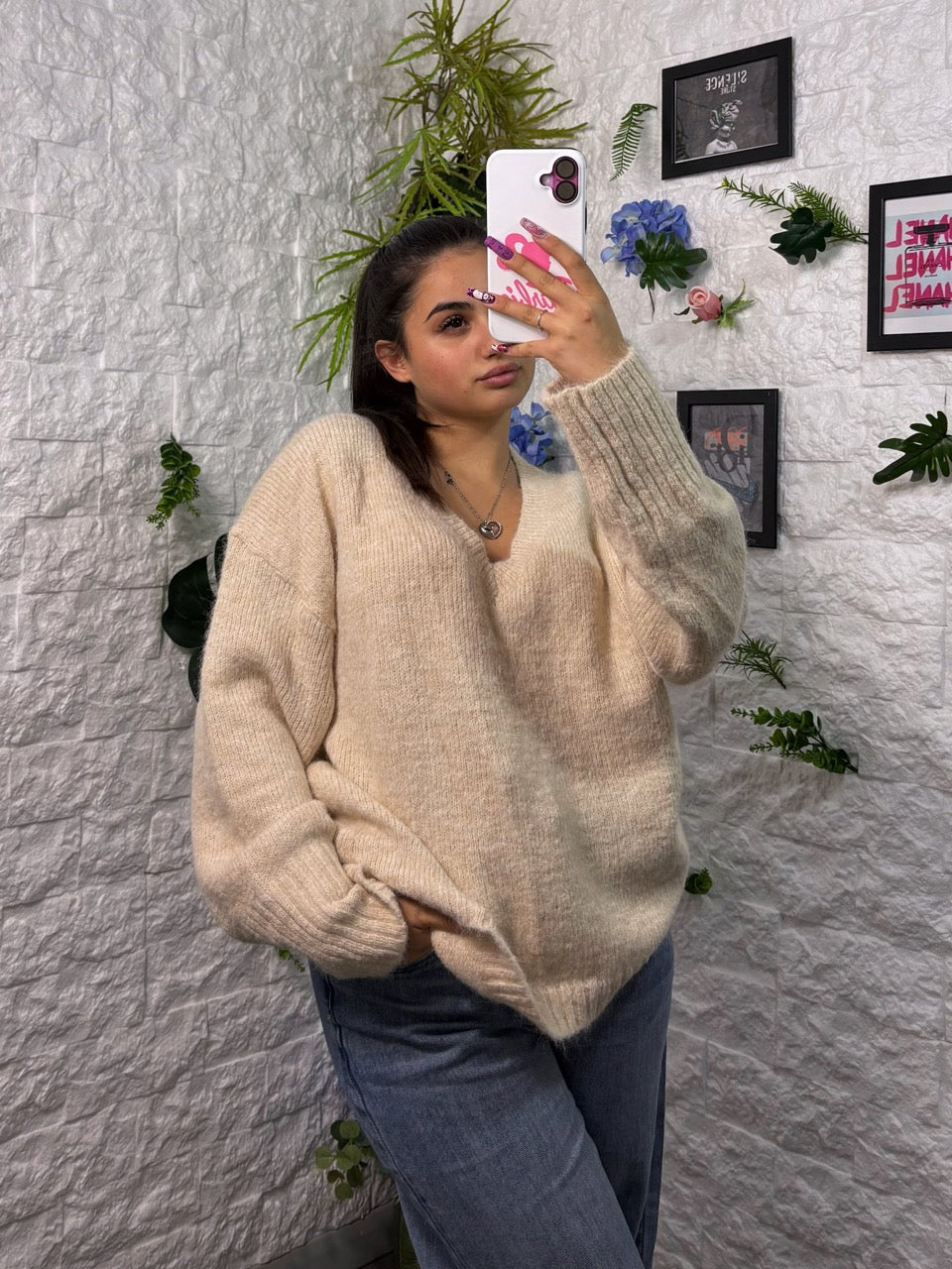 Maglione in maglia tinta unita con scollo a V - OVERSIZE