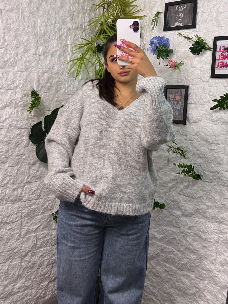 Maglione in maglia tinta unita con scollo a V - OVERSIZE