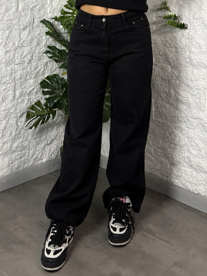 Jeans nero in denim balloon con vita alta e gamba ampia