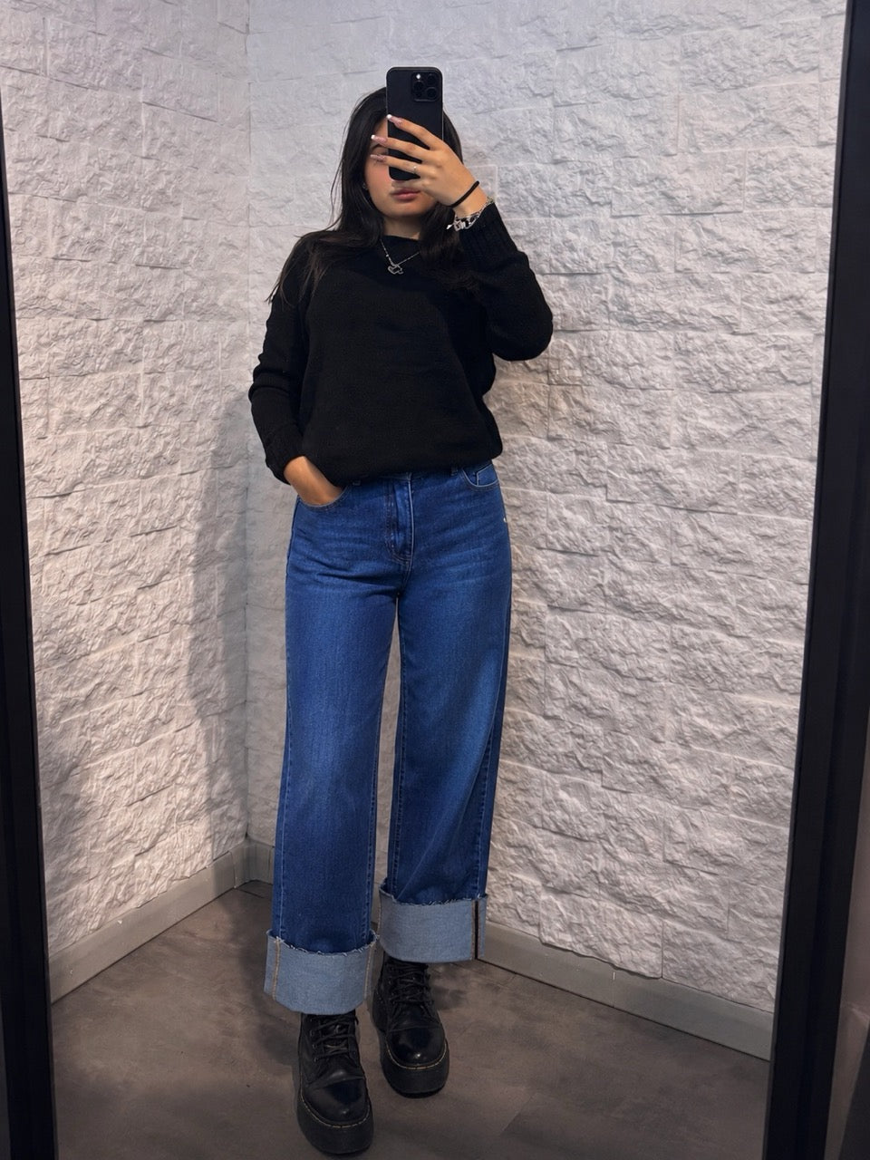 Jeans blu in denim a palazzo con risvolto alto